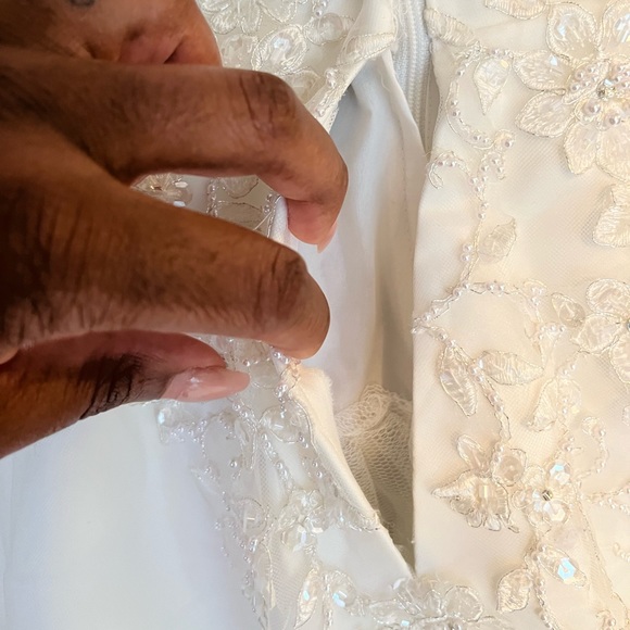 NEVER WORN Affordable Wedding Dress Size 8 - Picture 2 of 8